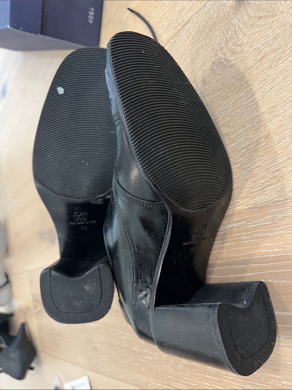 Black Lace-Up Women’s Dress Shoes - Picture 4 of 10